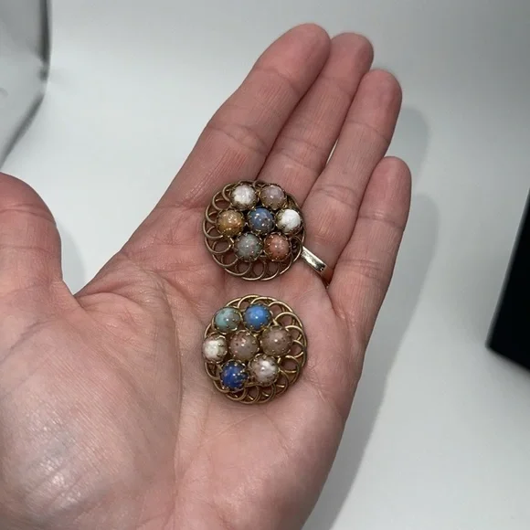 Vintage floral cluster clip on statement earrings mid century - Picture 6 of 9